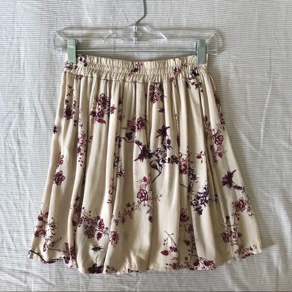 ❌ SOLD | Brandy Melville “Luma” skirt in floral